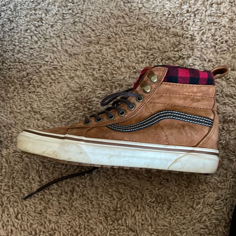Good condition, some dirt/grass stains on the bottoms but easy to take off